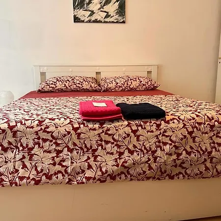 Quiet Cozy For Two Apartamento Trieste
